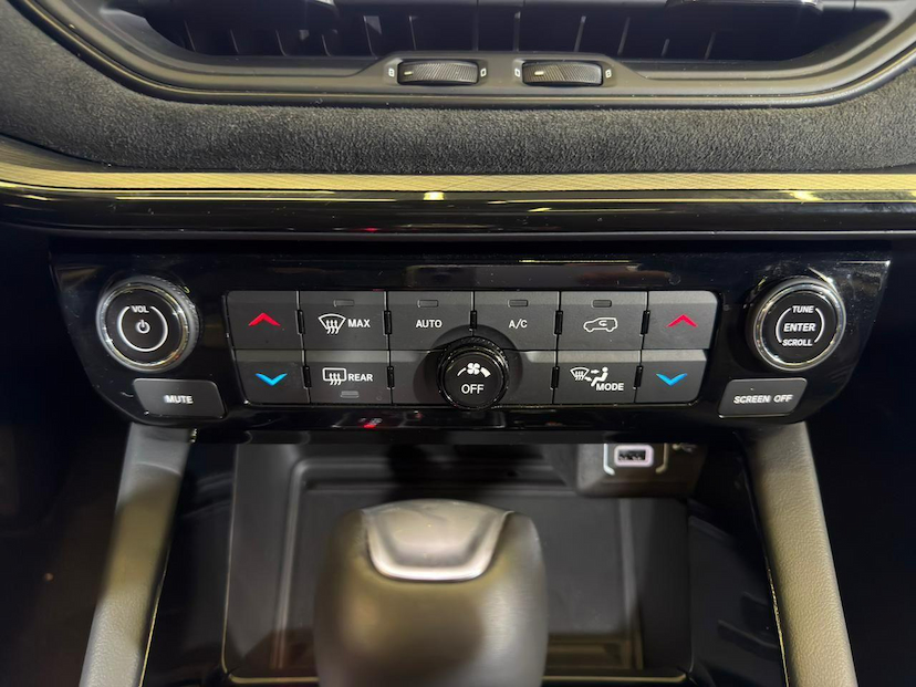 Foto do veículo JEEP COMMANDER  BLACK HURRICANE 2.0 4X4 TB AUT 2025 12.104 KM 229.900,00