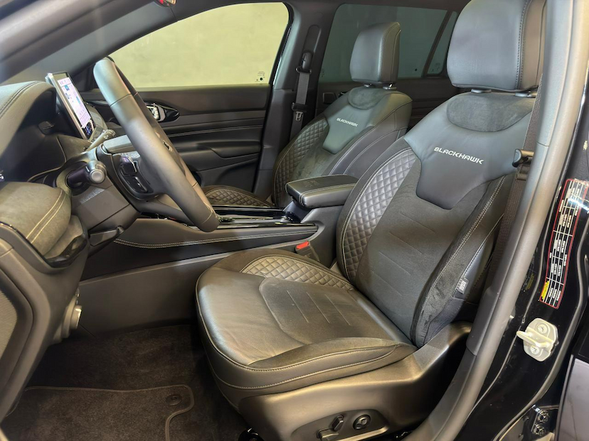 Foto do veículo JEEP COMMANDER  BLACK HURRICANE 2.0 4X4 TB AUT 2025 12.104 KM 229.900,00