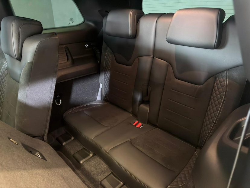 Foto do veículo JEEP COMMANDER  BLACK HURRICANE 2.0 4X4 TB AUT 2025 12.104 KM 229.900,00