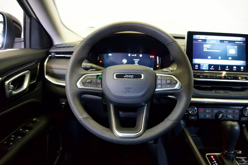 Foto do veículo JEEP COMPASS  LIMITED T270 1.3 TB 4X2 FLEX AUT 2025 17.885 KM 162.900,00