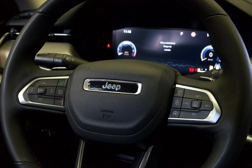 Foto do veículo JEEP COMPASS  LONG. NIG. EAGLE 1.3 4X2 FLEX AUT. 2025 16.318 KM 159.900,00