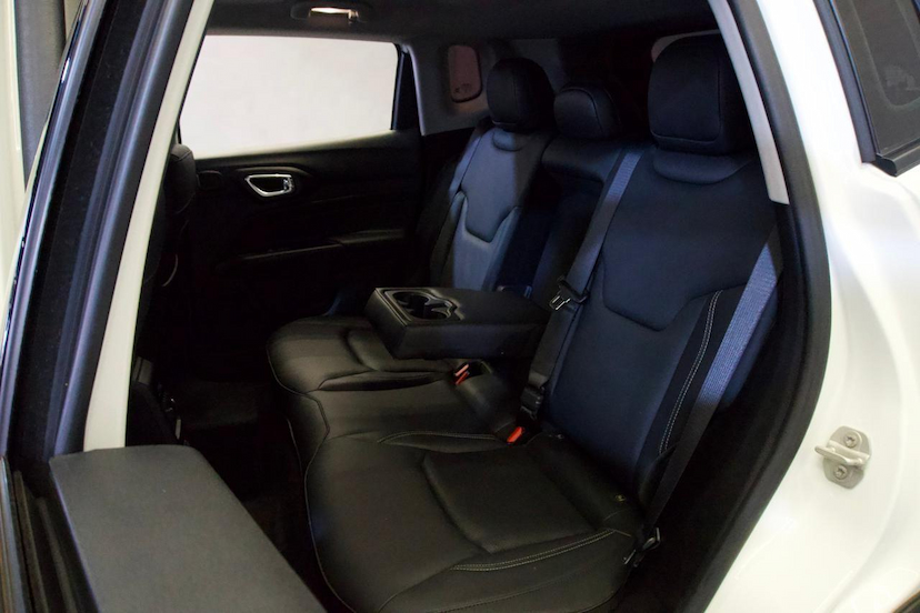 Foto do veículo JEEP COMPASS  LONG. NIG. EAGLE 1.3 4X2 FLEX AUT. 2025 16.318 KM 159.900,00