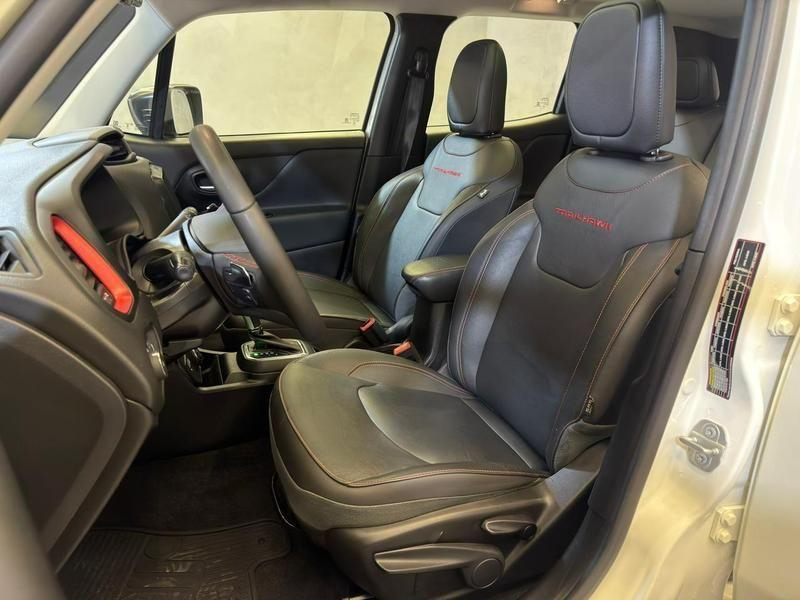 Foto do veículo JEEP RENEGADE  TRAILHAWK T270 1.3 TB FLEX AUT 2024 25.958 KM 128.900,00
