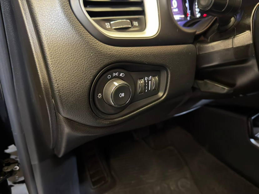 Foto do veículo JEEP RENEGADE  SPORT 1.8 FLEX AUT 2021 41.264 KM 83.900,00