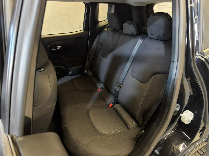 Foto do veículo JEEP RENEGADE  SPORT 1.8 FLEX AUT 2021 41.264 KM 83.900,00