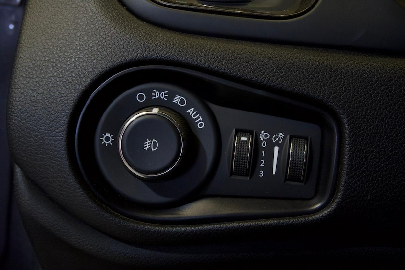 Foto do veículo JEEP RENEGADE  LONGITUDE NIGHT EAGLE 1.3 TB FLEX AUT 2025 9.483 KM 128.900,00