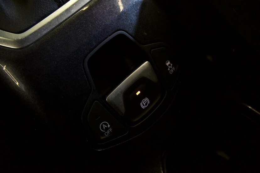Foto do veículo JEEP RENEGADE  LONGITUDE NIGHT EAGLE 1.3 TB FLEX AUT 2025 9.483 KM 128.900,00