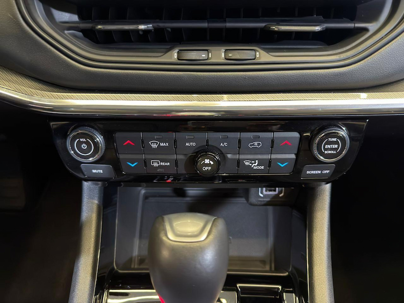 Foto do veículo JEEP COMPASS  LIMITED T270 1.3 TB 4X2 FLEX AUT 2023 24.160 KM 152.900,00