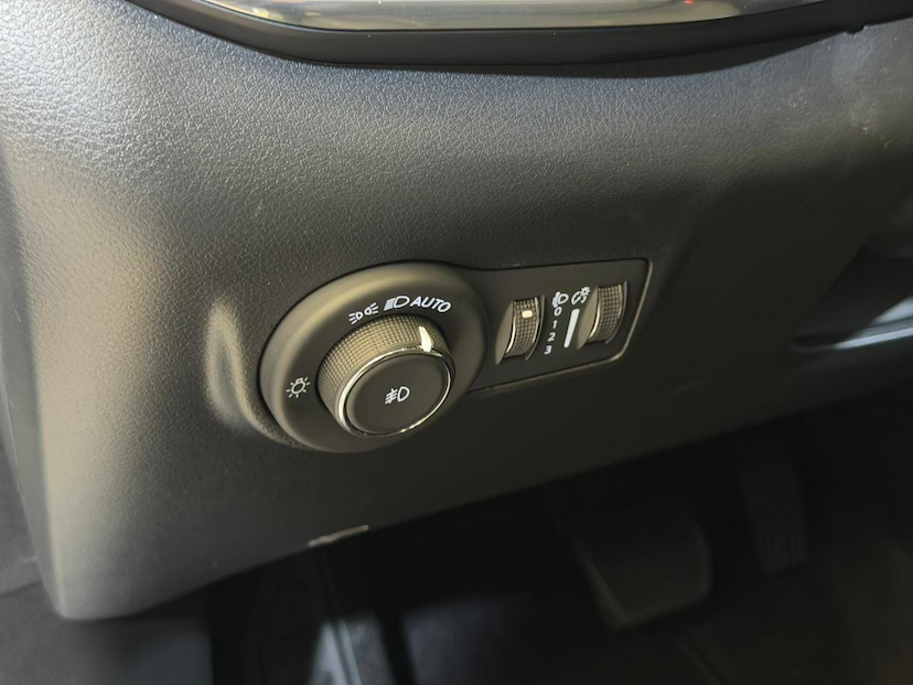 Foto do veículo JEEP COMPASS  LIMITED T270 1.3 TB 4X2 FLEX AUT 2023 24.160 KM 152.900,00