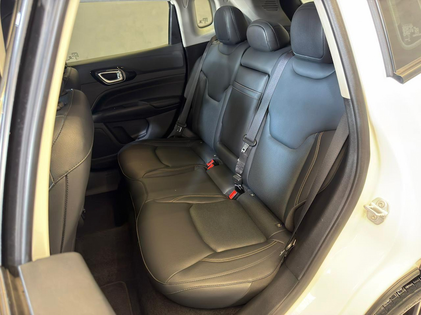 Foto do veículo JEEP COMPASS  LIMITED T270 1.3 TB 4X2 FLEX AUT 2023 24.160 KM 152.900,00
