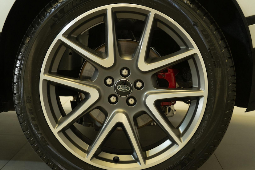Foto do veículo LAND ROVER VELAR RANGE R.  DYN 2.0 P400E (HIB.) 2024 29.575 KM 419.900,00