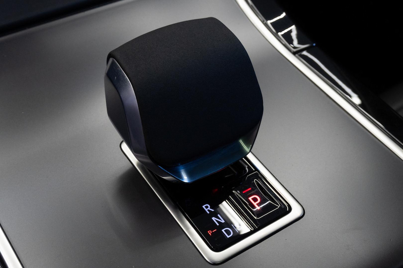 Foto do veículo LAND ROVER VELAR RANGE R.  DYN 2.0 P400E (HIB.) 2024 29.575 KM 419.900,00
