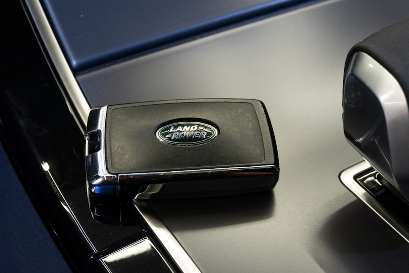 Foto do veículo LAND ROVER VELAR RANGE R.  DYN 2.0 P400E (HIB.) 2024 29.575 KM 419.900,00