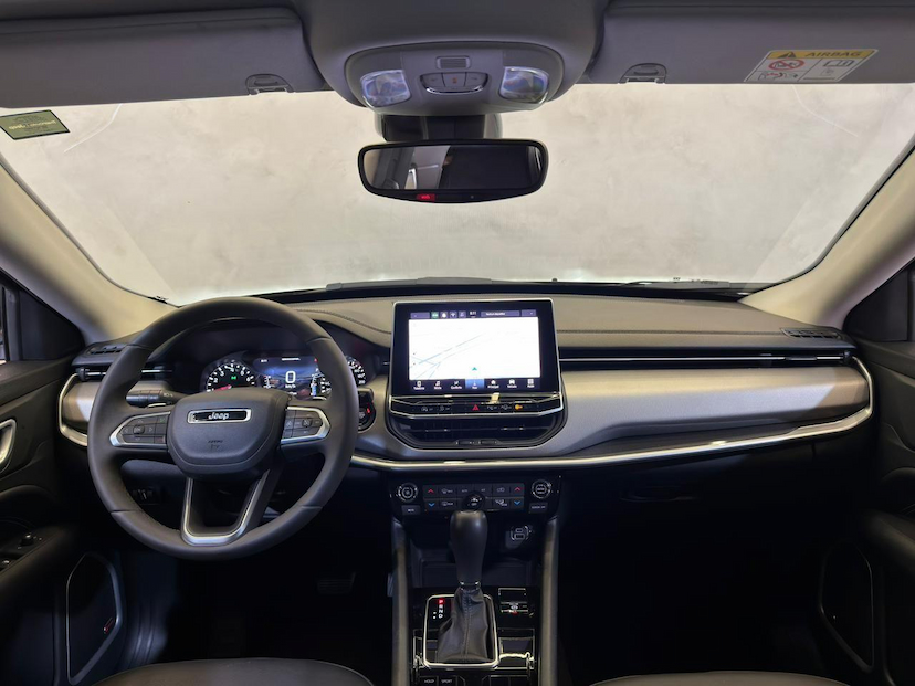 Foto do veículo JEEP COMPASS  LONG TF 2024 15.347 KM 139.900,00