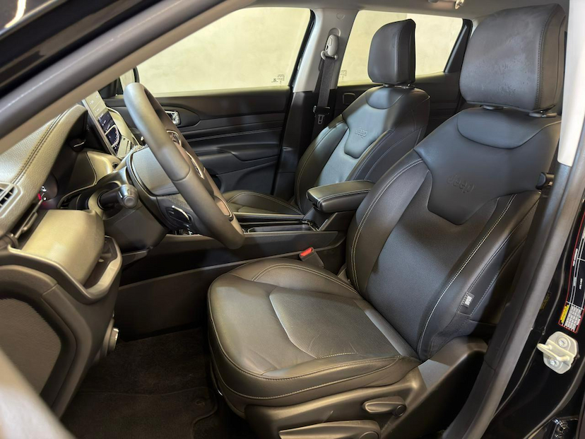 Foto do veículo JEEP COMPASS  LONG TF 2024 15.347 KM 139.900,00