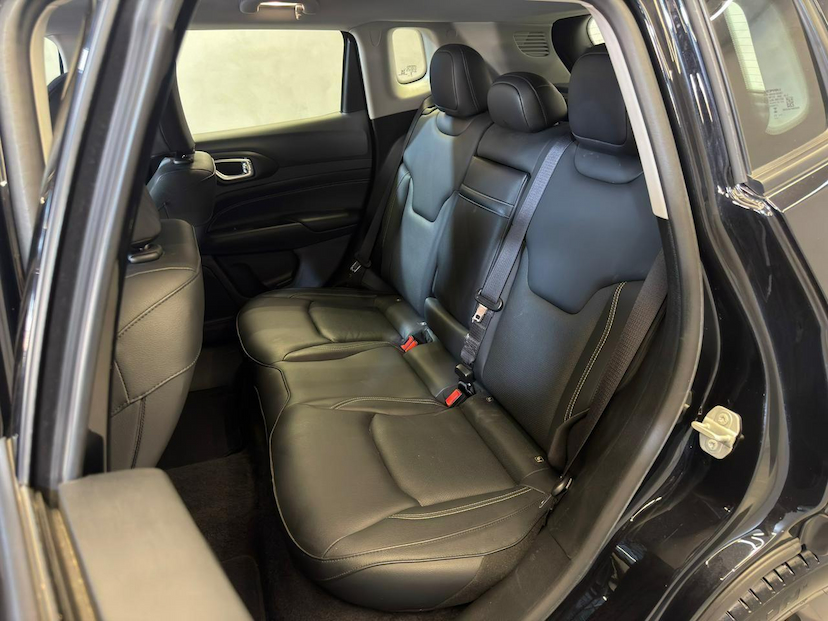 Foto do veículo JEEP COMPASS  LONG TF 2024 15.347 KM 139.900,00