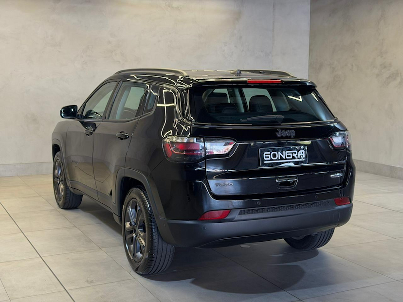 Foto do veículo JEEP COMPASS  LONG TF 2024 15.347 KM 139.900,00