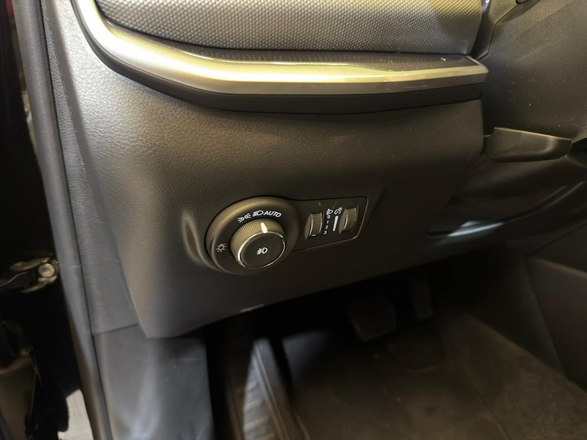 Foto do veículo JEEP COMPASS  LONG TF 2024 15.347 KM 139.900,00