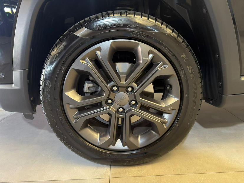 Foto do veículo JEEP COMPASS  LONG TF 2024 15.347 KM 139.900,00