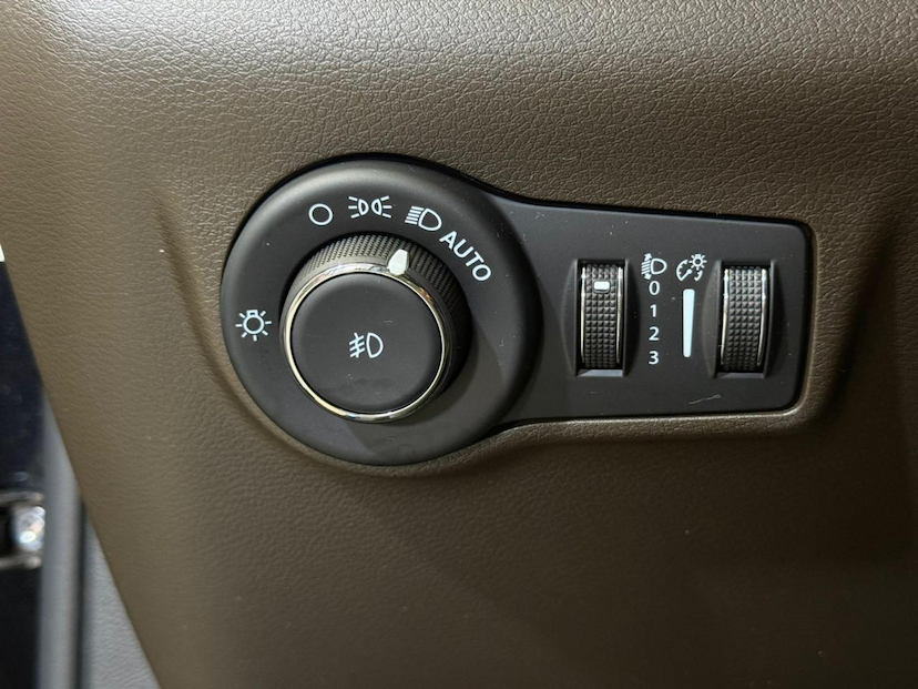 Foto do veículo JEEP COMMANDER  OVERLAND HURRIC 2.0 4X4 TB AUT 2025 6.280 KM 234.900,00