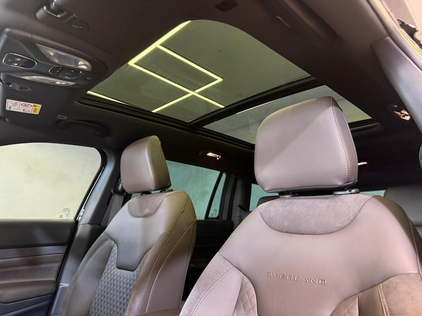 Foto do veículo JEEP COMMANDER  OVERLAND HURRIC 2.0 4X4 TB AUT 2025 6.280 KM 234.900,00