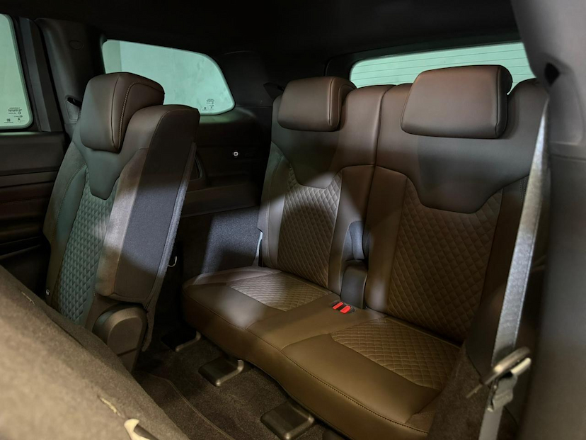 Foto do veículo JEEP COMMANDER  OVERLAND HURRIC 2.0 4X4 TB AUT 2025 6.280 KM 234.900,00