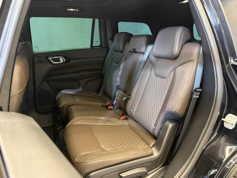 Foto do veículo JEEP COMMANDER  OVERLAND HURRIC 2.0 4X4 TB AUT 2025 6.280 KM 234.900,00