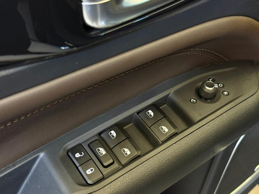 Foto do veículo JEEP COMMANDER  OVERLAND HURRIC 2.0 4X4 TB AUT 2025 6.280 KM 234.900,00