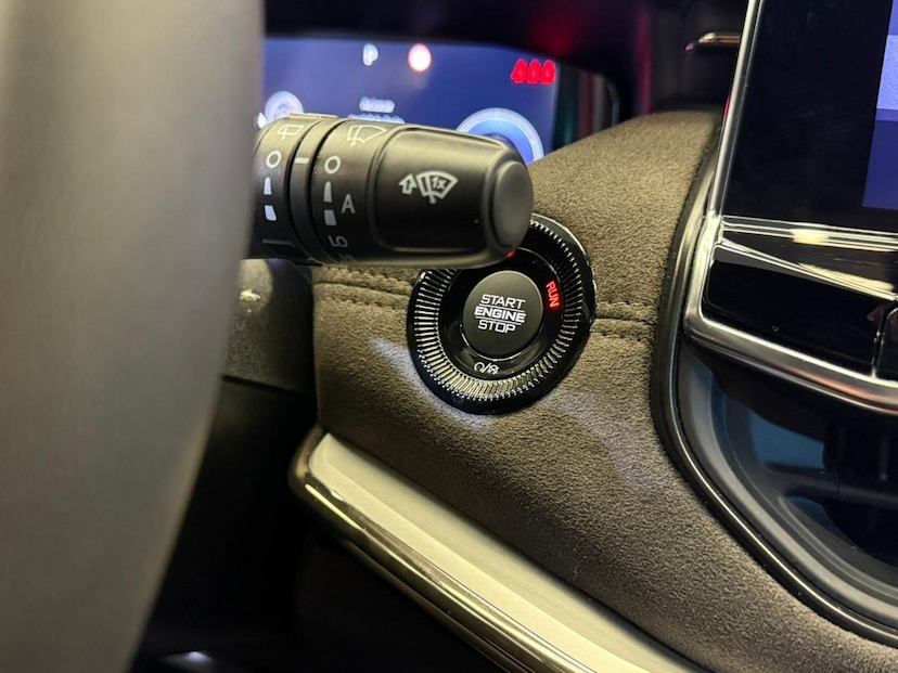 Foto do veículo JEEP COMMANDER  OVERLAND HURRIC 2.0 4X4 TB AUT 2025 6.280 KM 234.900,00