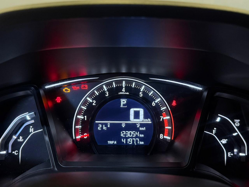 Foto do veículo HONDA CIVIC  SEDAN SPORT 2.0 FLEX 16V AUT.4P 2017 122.945 KM 101.900,00