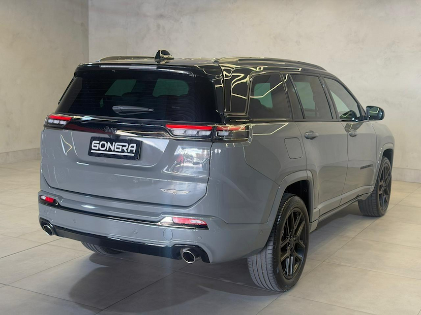 Foto do veículo JEEP COMMANDER  BLACK HURRICANE 2.0 4X4 TB AUT 2025 24.092 KM 234.900,00