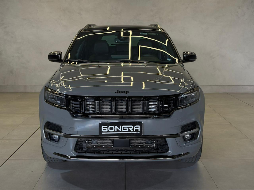 Foto do veículo JEEP COMMANDER  BLACK HURRICANE 2.0 4X4 TB AUT 2025 24.092 KM 234.900,00