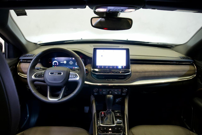 Foto do veículo JEEP COMMANDER  OVERLAND HURRICANE 2025 17.211 KM 242.900,00