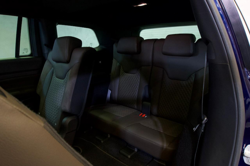 Foto do veículo JEEP COMMANDER  OVERLAND HURRICANE 2025 17.211 KM 242.900,00