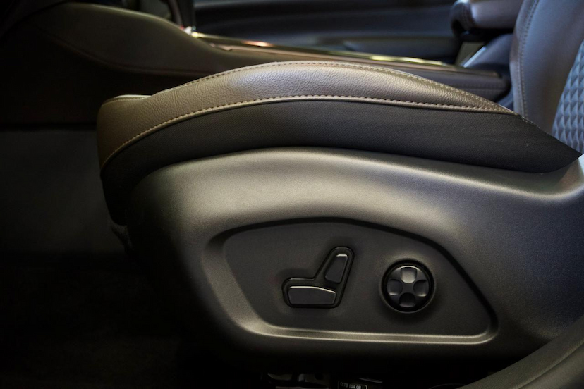 Foto do veículo JEEP COMMANDER  OVERLAND HURRICANE 2025 17.211 KM 242.900,00