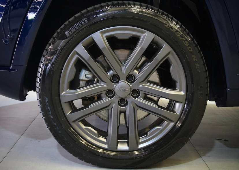 Foto do veículo JEEP COMMANDER  OVERLAND HURRICANE 2025 17.211 KM 242.900,00