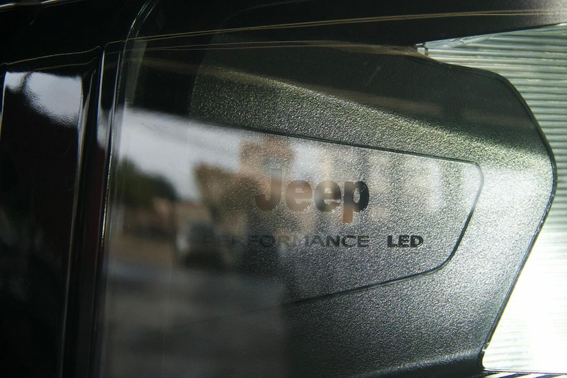 Foto do veículo JEEP COMMANDER  OVERLAND HURRICANE 2025 17.211 KM 242.900,00