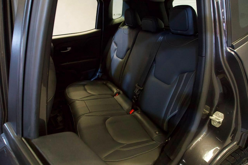 Foto do veículo JEEP RENEGADE  LONGITUDE T270 1.3 TB 4X2 FLEX AUT 2024 30.687 KM 106.900,00