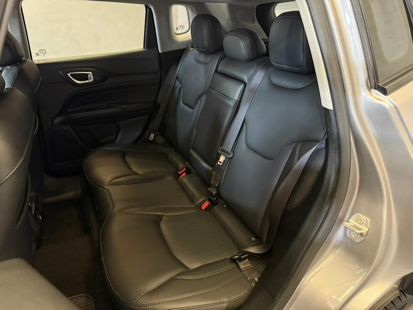 Foto do veículo JEEP COMPASS  LONG TF 2022 34.124 KM 126.900,00