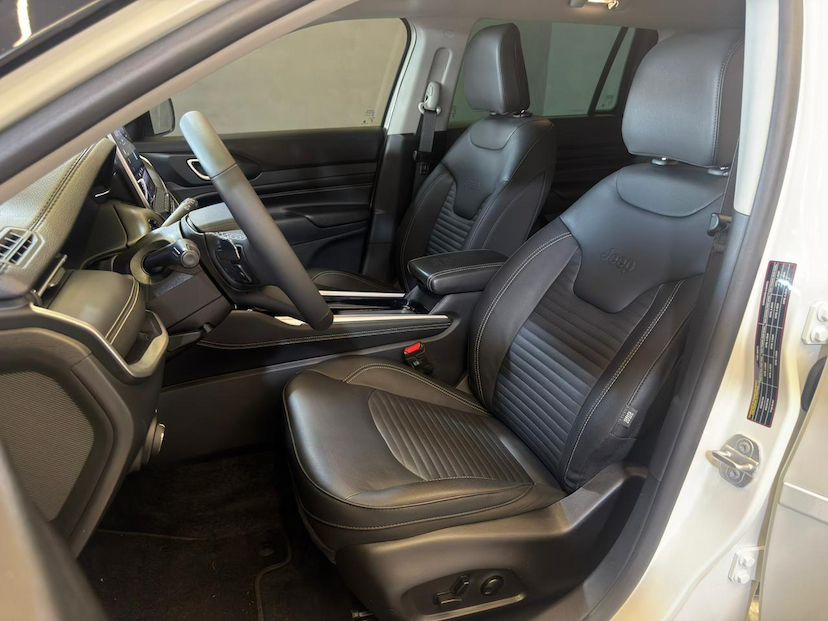 Foto do veículo JEEP COMMANDER  LONGITUDE T270 1.3 TB FLEX AUT 2026 5.800 KM 189.900,00