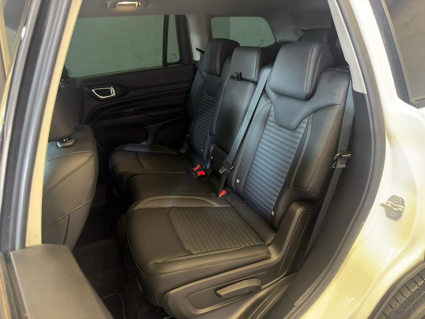 Foto do veículo JEEP COMMANDER  LONGITUDE T270 1.3 TB FLEX AUT 2026 5.800 KM 189.900,00