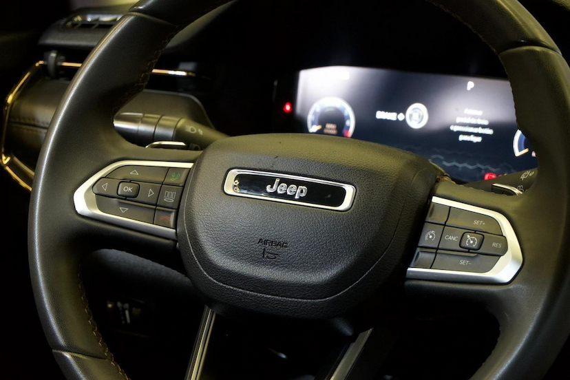 Foto do veículo JEEP COMPASS  LIMITED T270 1.3 TB 4X2 FLEX AUT 2022 53.783 KM 129.900,00