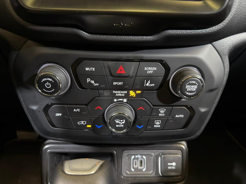Foto do veículo JEEP RENEGADE  SAHARA 2025 19.989 KM 142.900,00