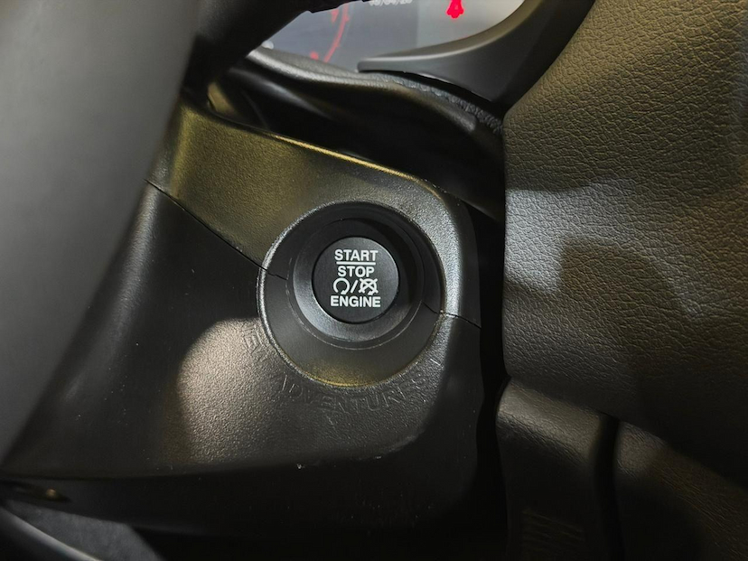 Foto do veículo JEEP RENEGADE  SAHARA 2025 19.989 KM 142.900,00