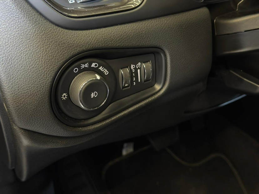 Foto do veículo JEEP RENEGADE  SAHARA 2025 19.989 KM 142.900,00