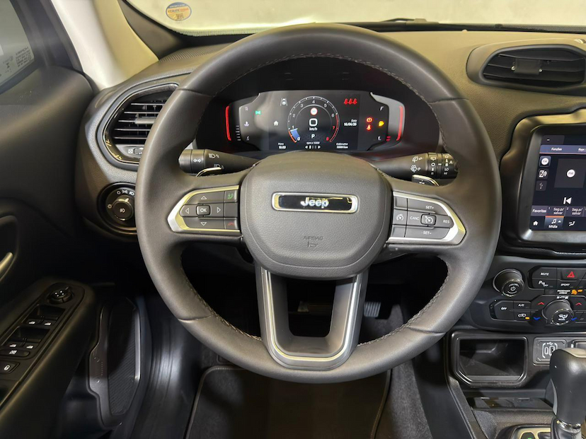Foto do veículo JEEP RENEGADE  SAHARA 2025 19.989 KM 142.900,00