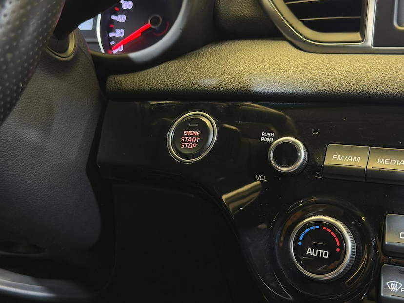 Foto do veículo KIA SPORTAGE  EX 4X2 2.0 16V AUT. 2017 99.167 KM 102.900,00