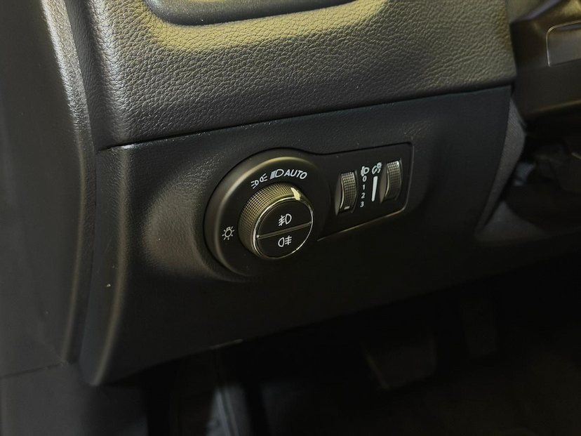 Foto do veículo JEEP COMPASS  LONGITUDE 2.0 FLEX AUT 2021 21.500 KM 109.900,00