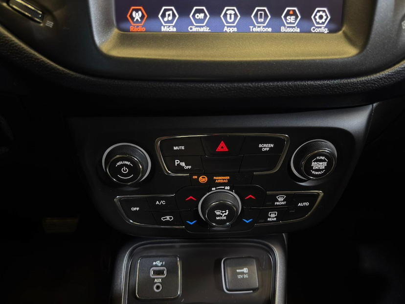 Foto do veículo JEEP COMPASS  LONGITUDE 2.0 FLEX AUT 2021 21.500 KM 109.900,00