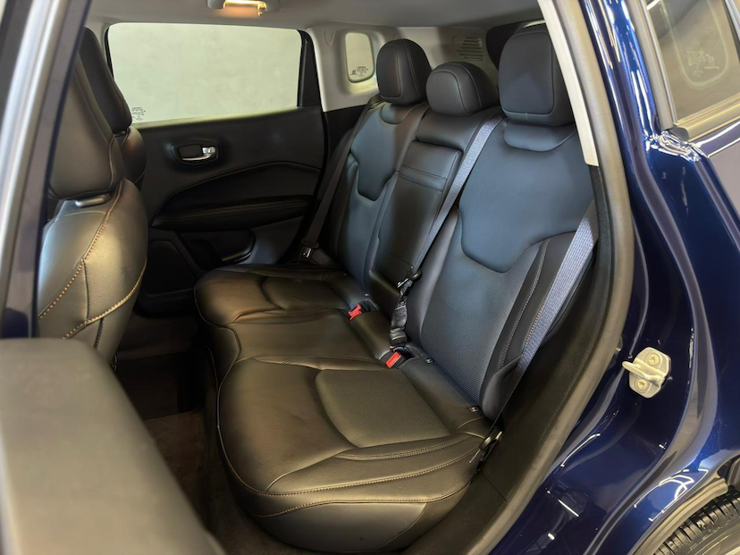 Foto do veículo JEEP COMPASS  LONGITUDE 2.0 FLEX AUT 2021 21.500 KM 109.900,00